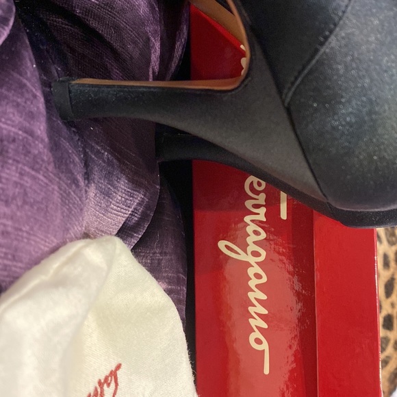 SALVATORE FERRAGAMO “Ghiaia” 8cm black satin and calf sandals NWT size 7.5b - Picture 7 of 9